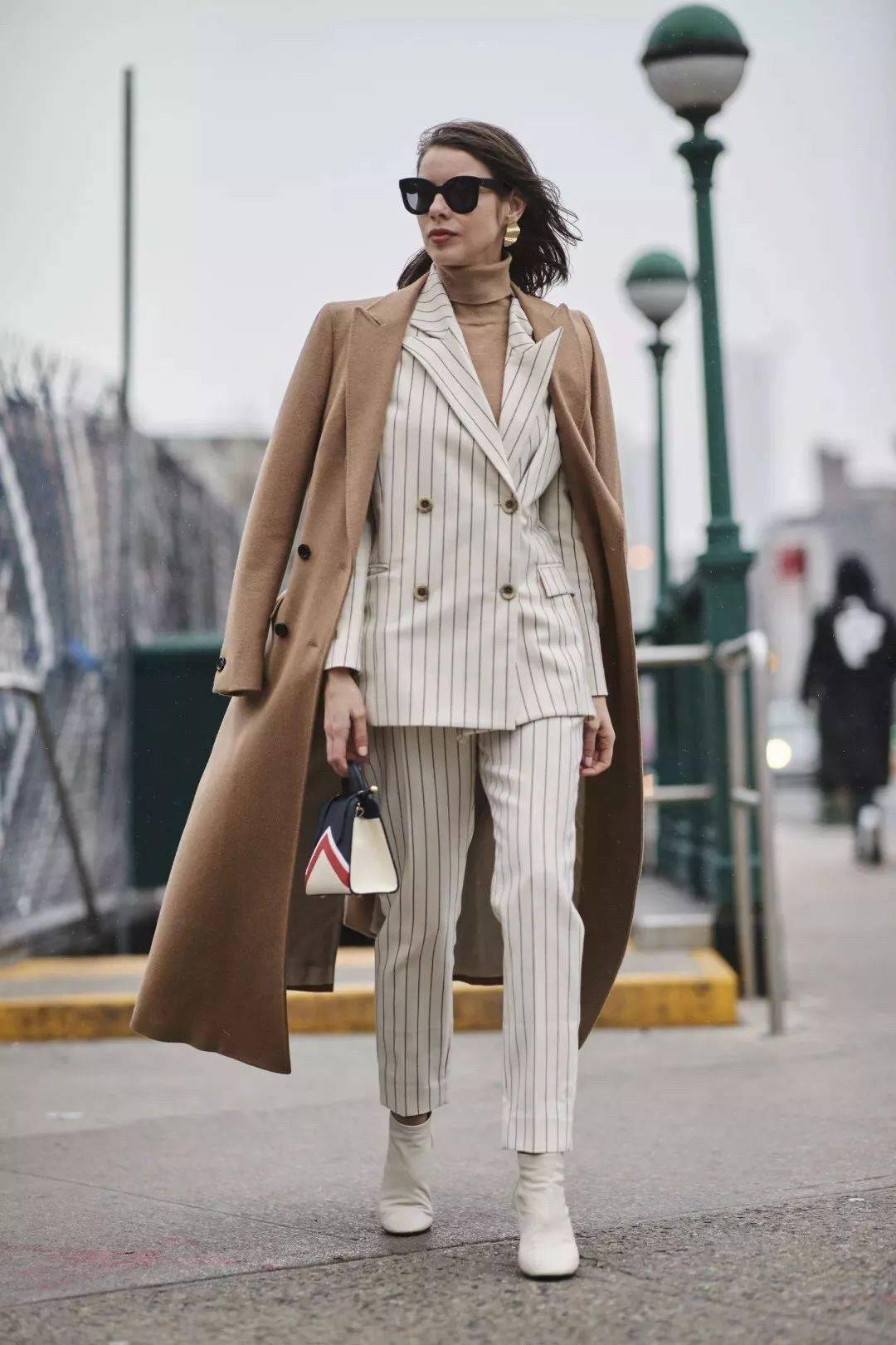 大衣西装时髦的大女人