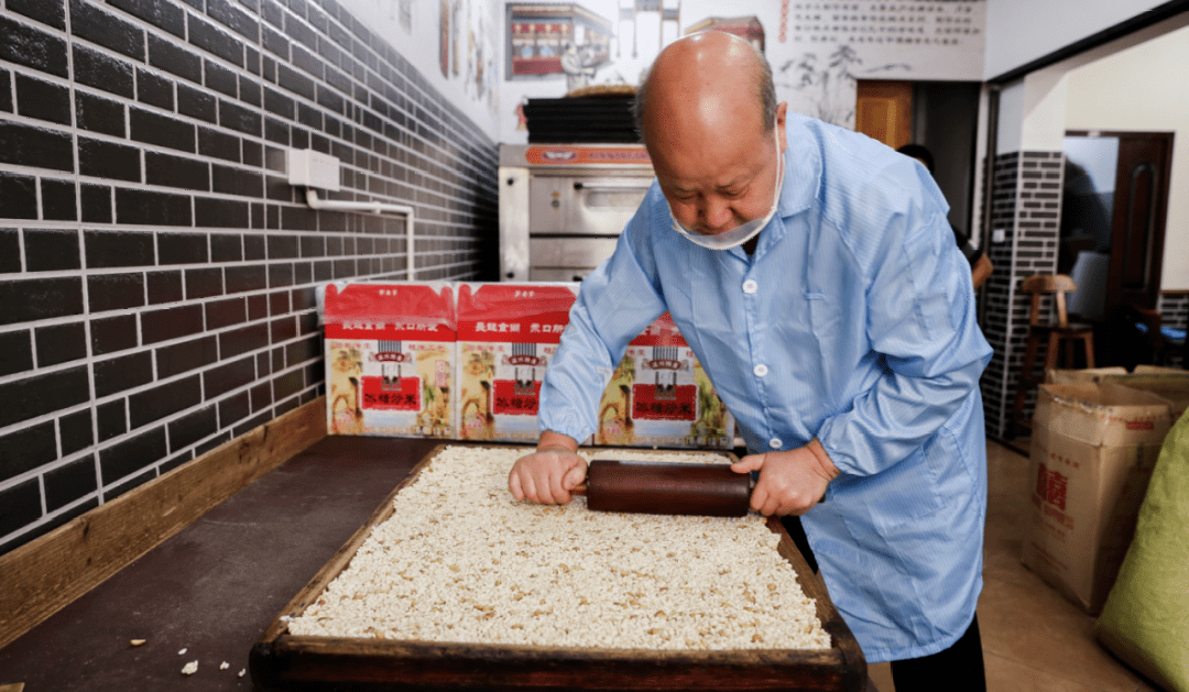 浙江一家三代人只做冰糖炒米堪称民间一绝征服无数吃货