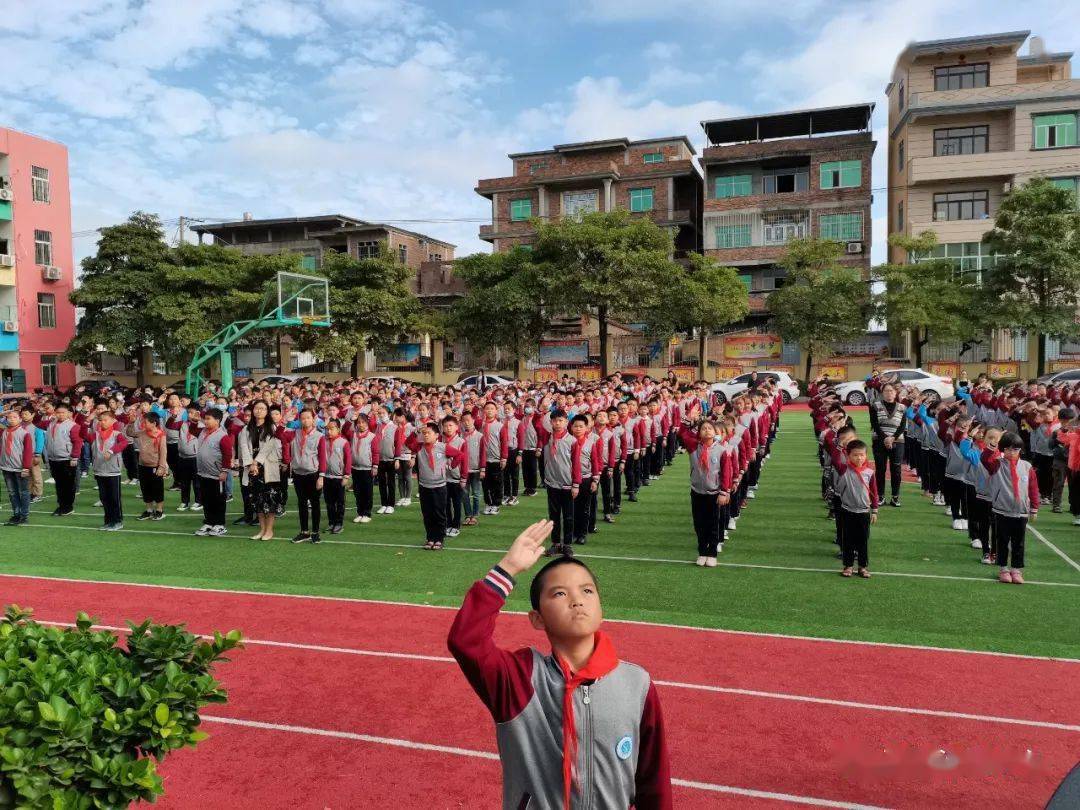 沙堤中心国旗下讲话爱护校园环境从你我做起