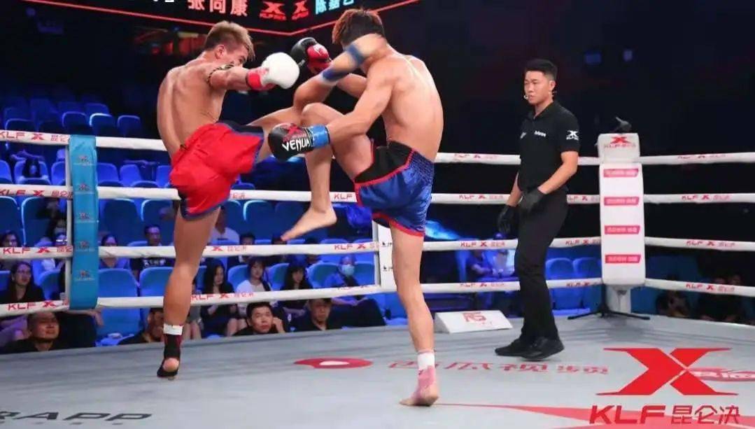 惺惺相惜泰拳张同康与恩师刘训通共同描绘格斗梦