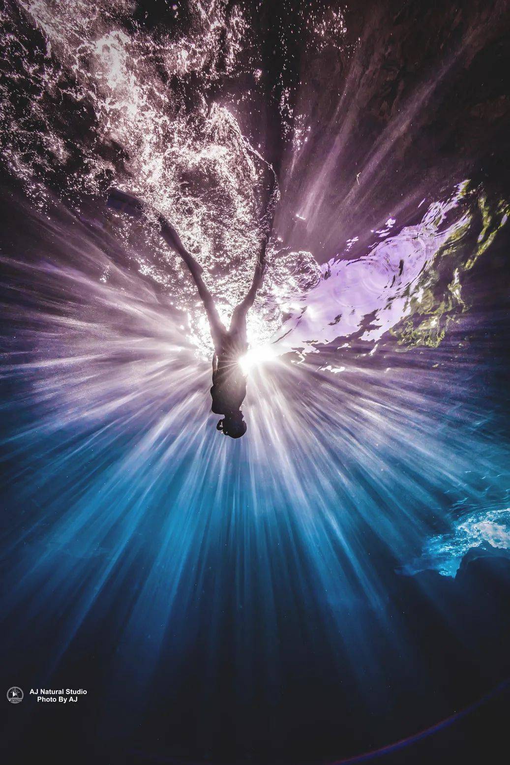 aj李艺从4米到74米的非典型水下摄影师