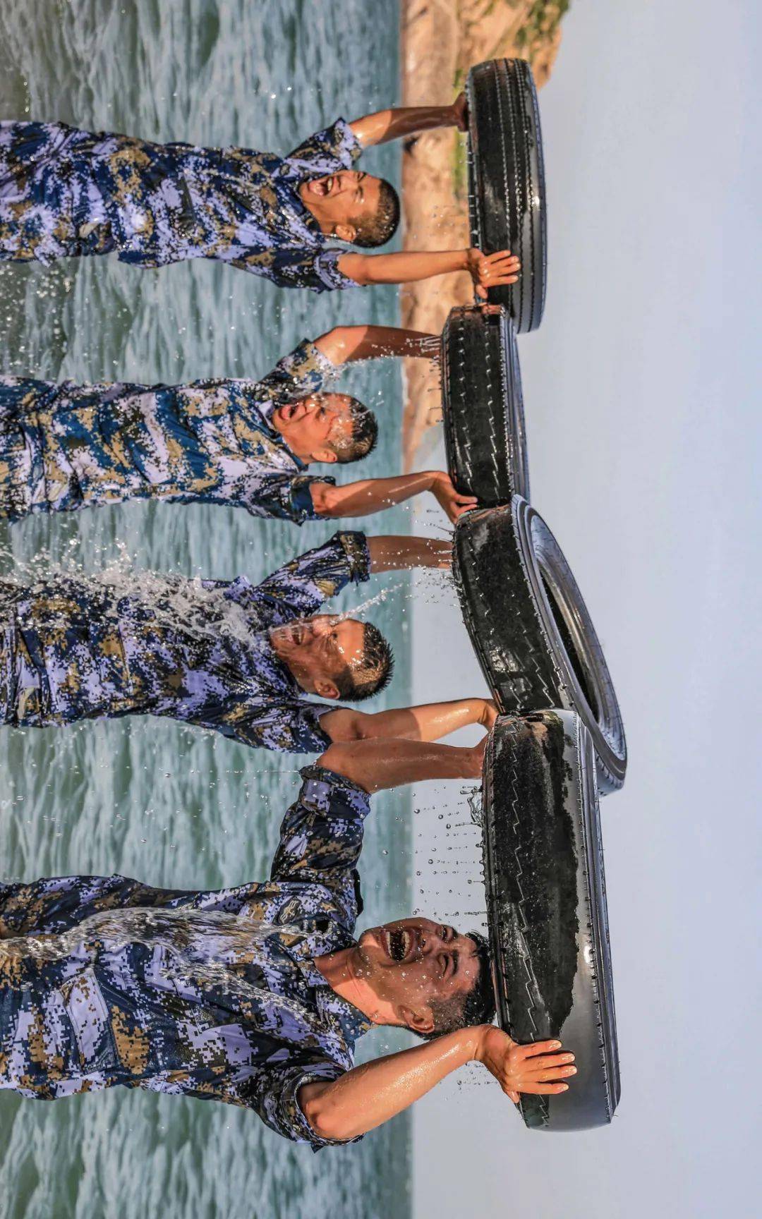 这名水兵的镜头里都是海军潜艇兵的诗和远方