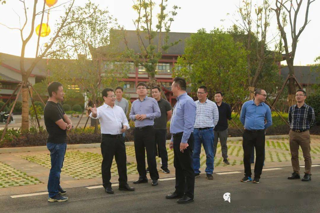 窦茂功董事长一行实地了解赛石·壹号院子建设情