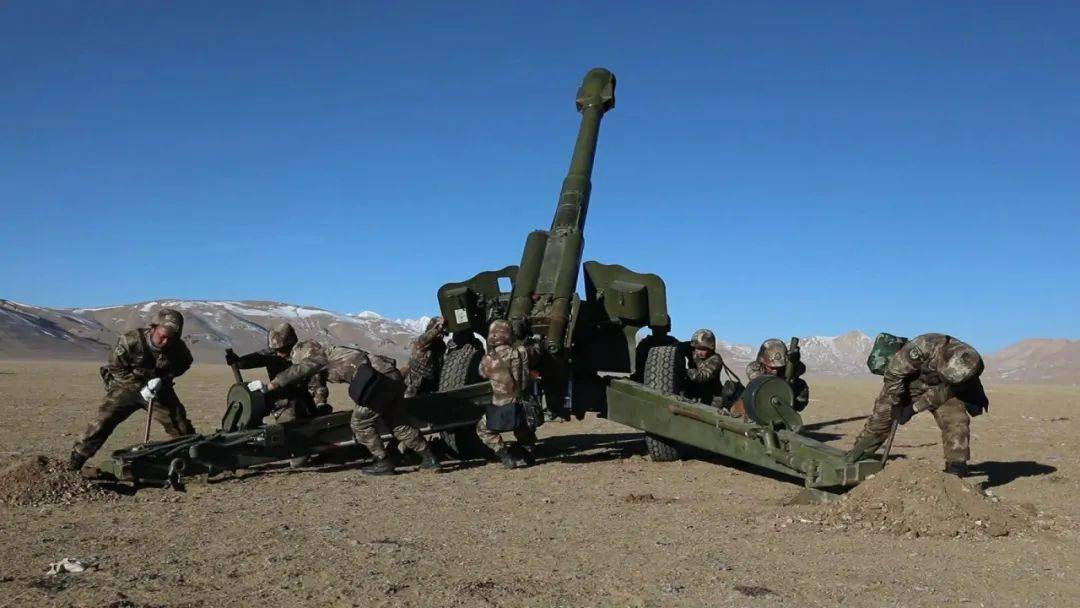 零下10摄氏度,官兵们兵分两路,向几十公里外的观察所和炮阵地隐蔽开进