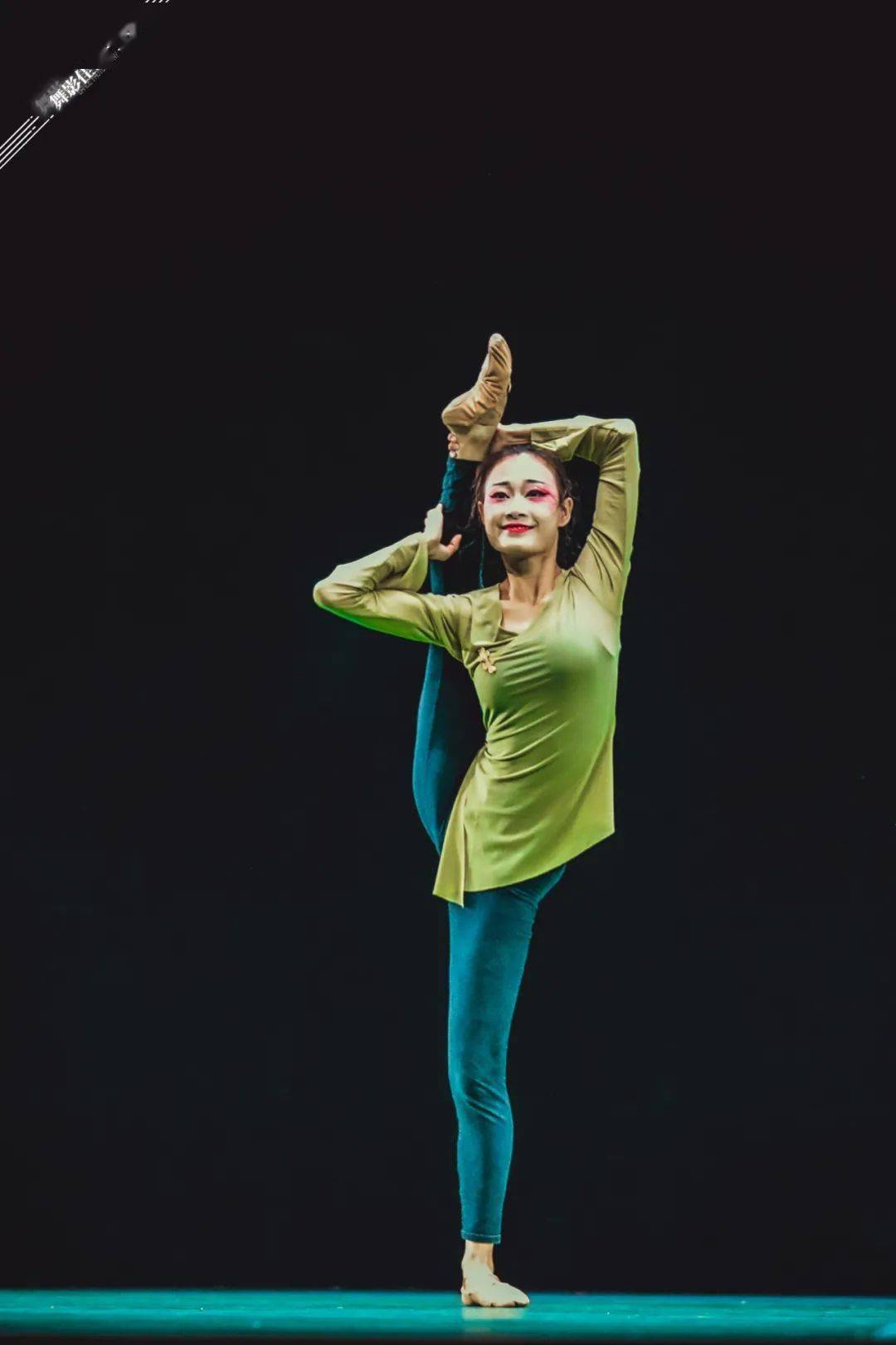 舞影图集第十五届尚美杯大学生艺术节舞韵飞扬舞蹈比赛乙组