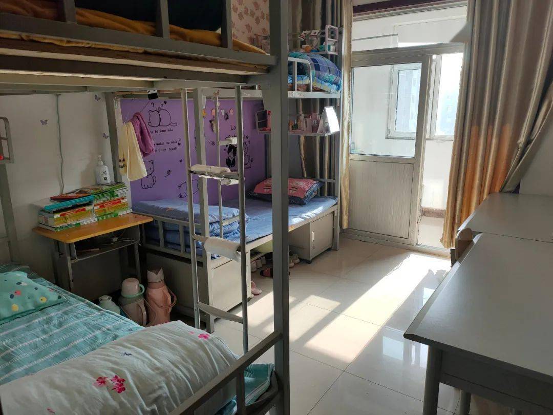 石瑞瑞宿舍长:牛晓叶优秀女寝:聚华4号楼#东单元502优秀女寝宿舍成员