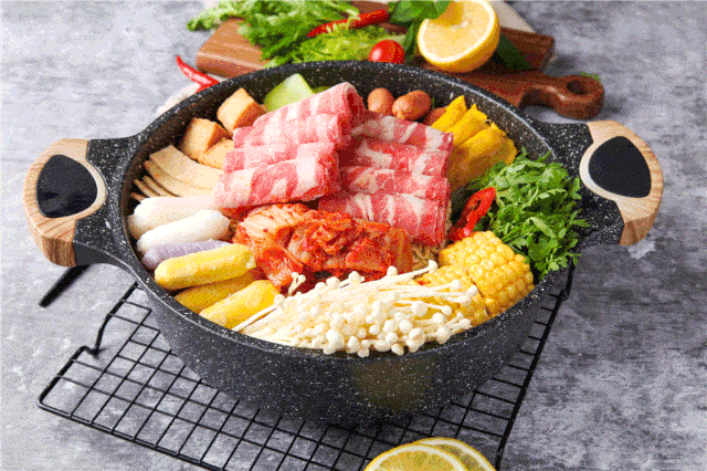 我们常常因为已经长大因为羞涩,因为熟悉而忽略了那一句应该对家人对