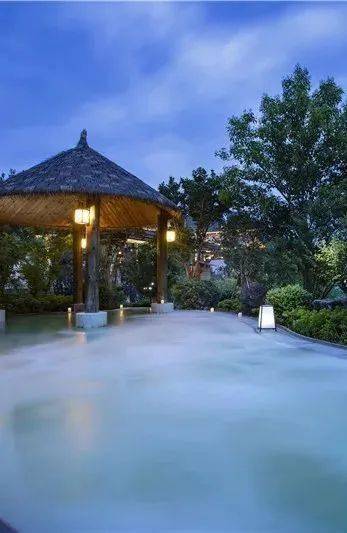 冷吗?赶紧出发泡汤去