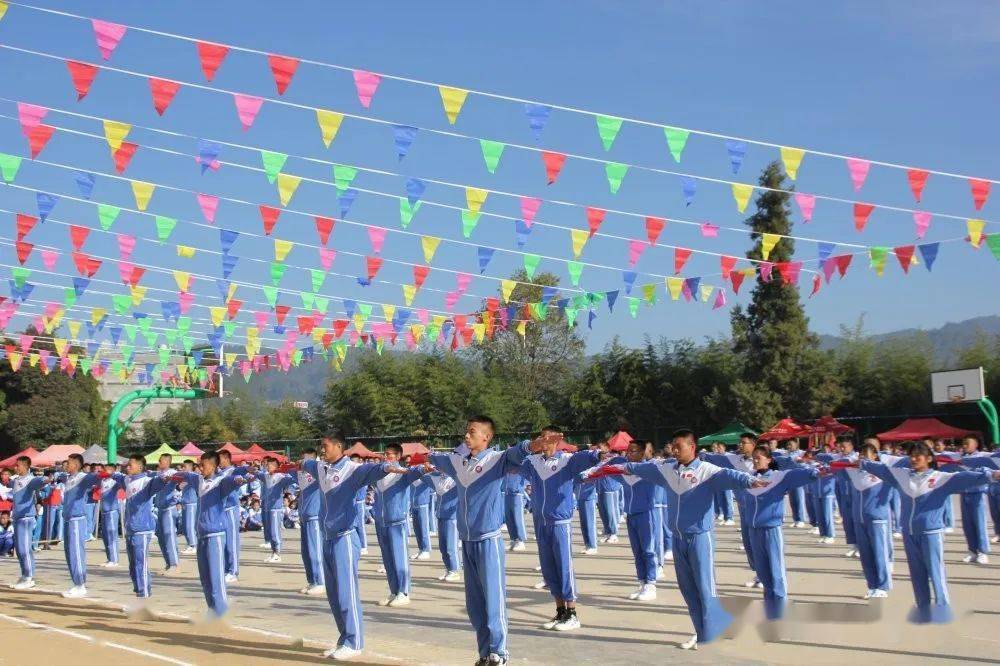 云县涌宝完全中学第60届冬季田径运动会开幕啦