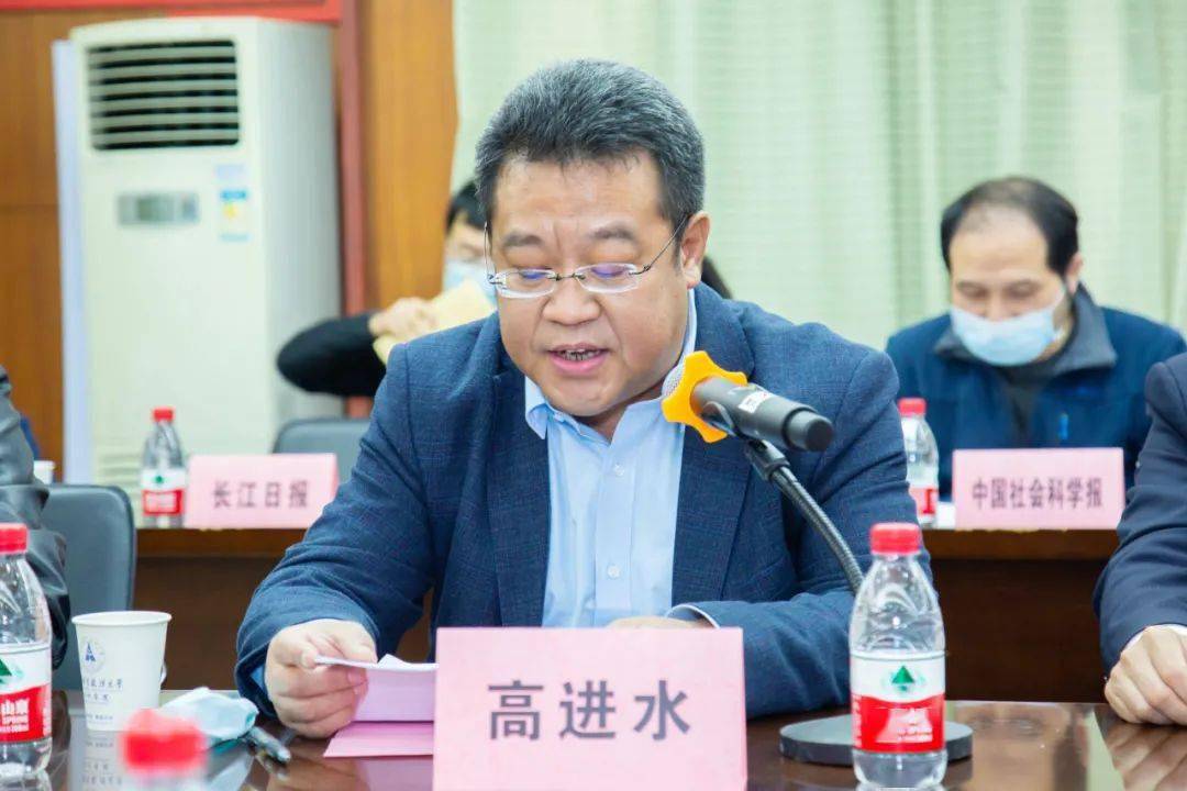 校党委书记栾永玉代表学校党委,向各位参会领导,嘉宾,朋友们表示诚挚