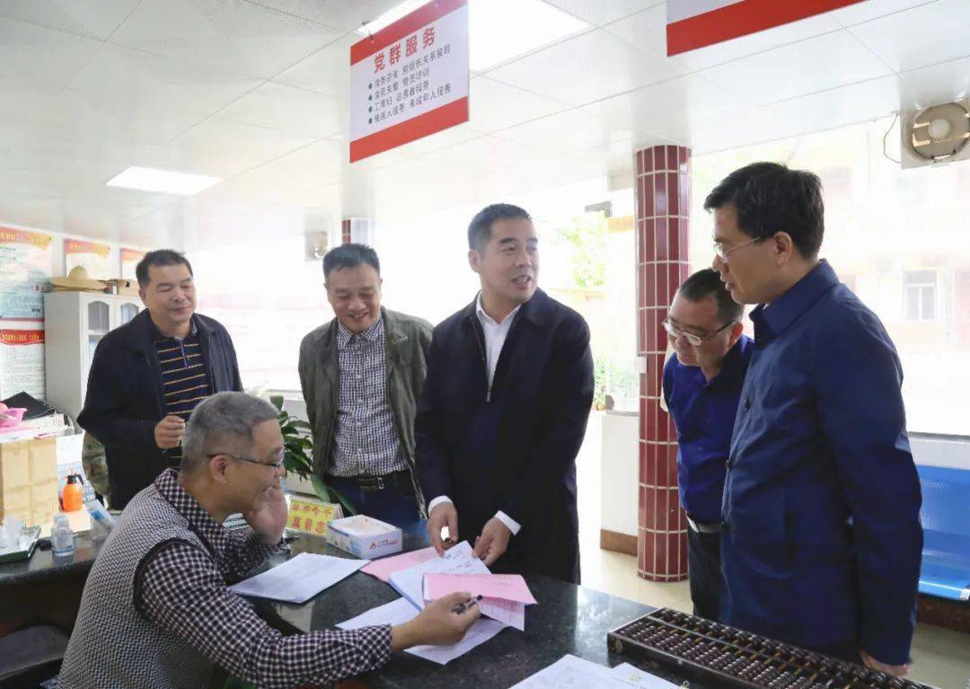 兴业县委书记陆金学到石南镇检查指导毛发检测工作