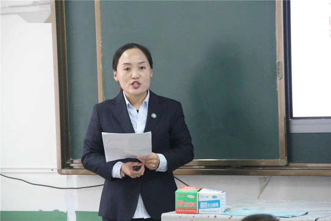 小学校长刘阿龙△青岛市市北区国开实验学校小学部校长李广在小学会场