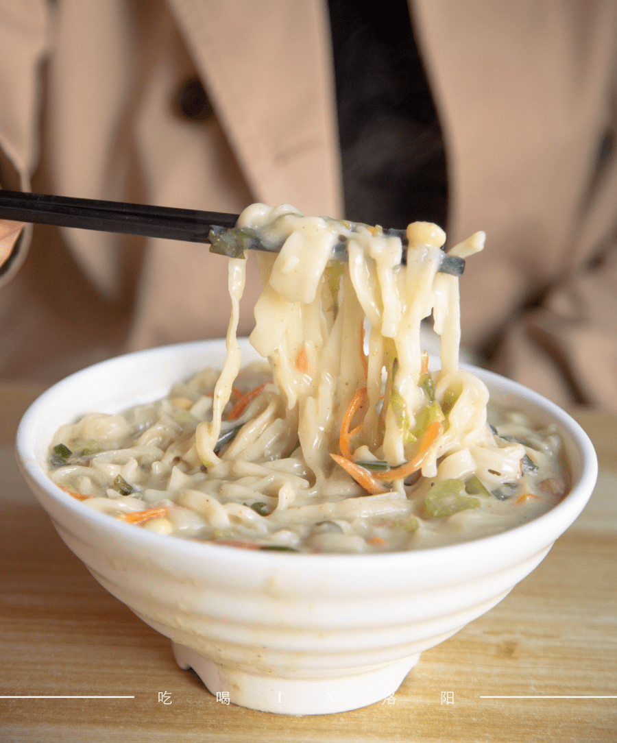 左手一碗汤右手一瓢浆老洛阳的味道就藏在这碗浆面条里