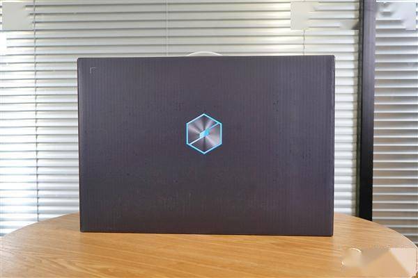 机械革命深海泰坦x3-s图赏:17.3英寸游戏本居然这么小巧