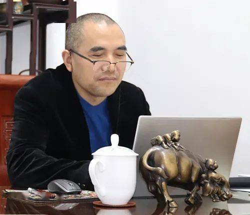 "文星礼品"由徽商吴文才一手创办,在30多年的经商生涯中,他自始至终