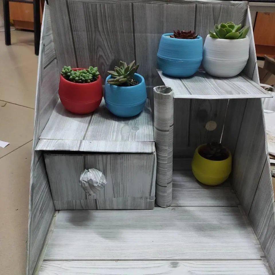 等你来投票废旧物设计大赛政法学院