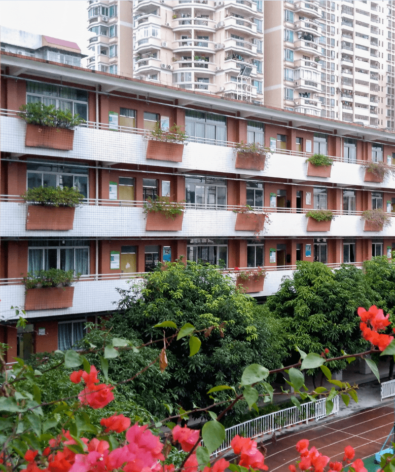 创新实验区教师发展学校广州市绿翠现代实验学校授牌仪式在我校隆重举