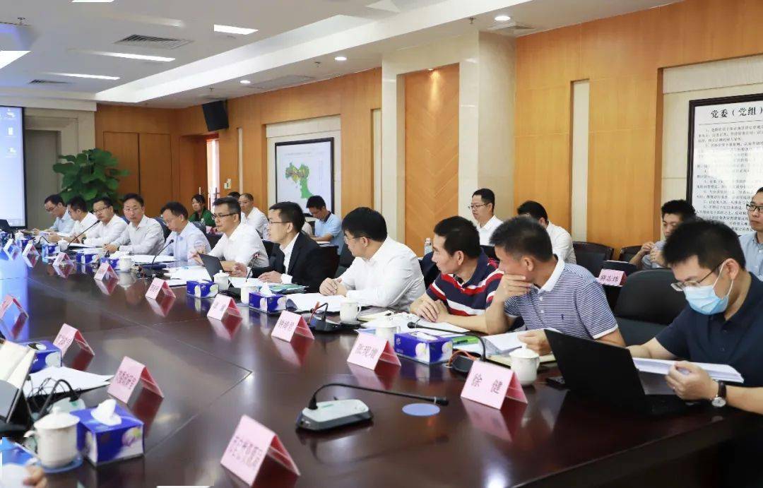 粤海集团党委委员,副总经理蓝汝宁,粤海置业党委书记,董事长贺志锋