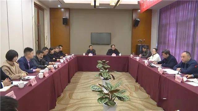 民盟广汉支部原主委肖铁成,九三学社广汉支社原主委梁筱萍和胡羽宇