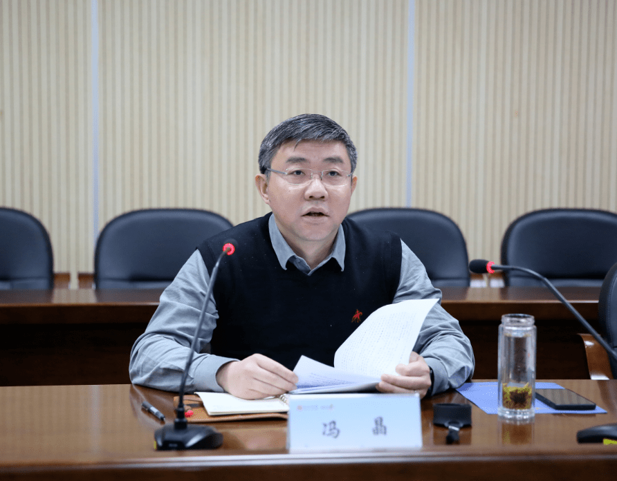 区委副书记,代区长冯晶调研区审管办工作