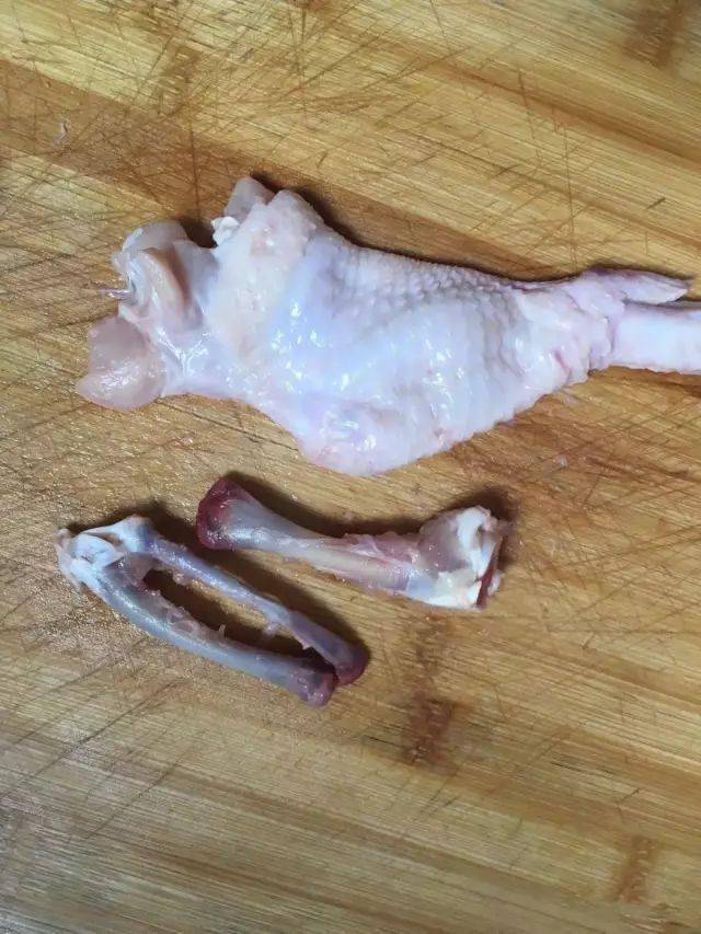 经典小吃鸡翅包饭在家也能做外焦里嫩美味多汁软糯鲜香很好吃