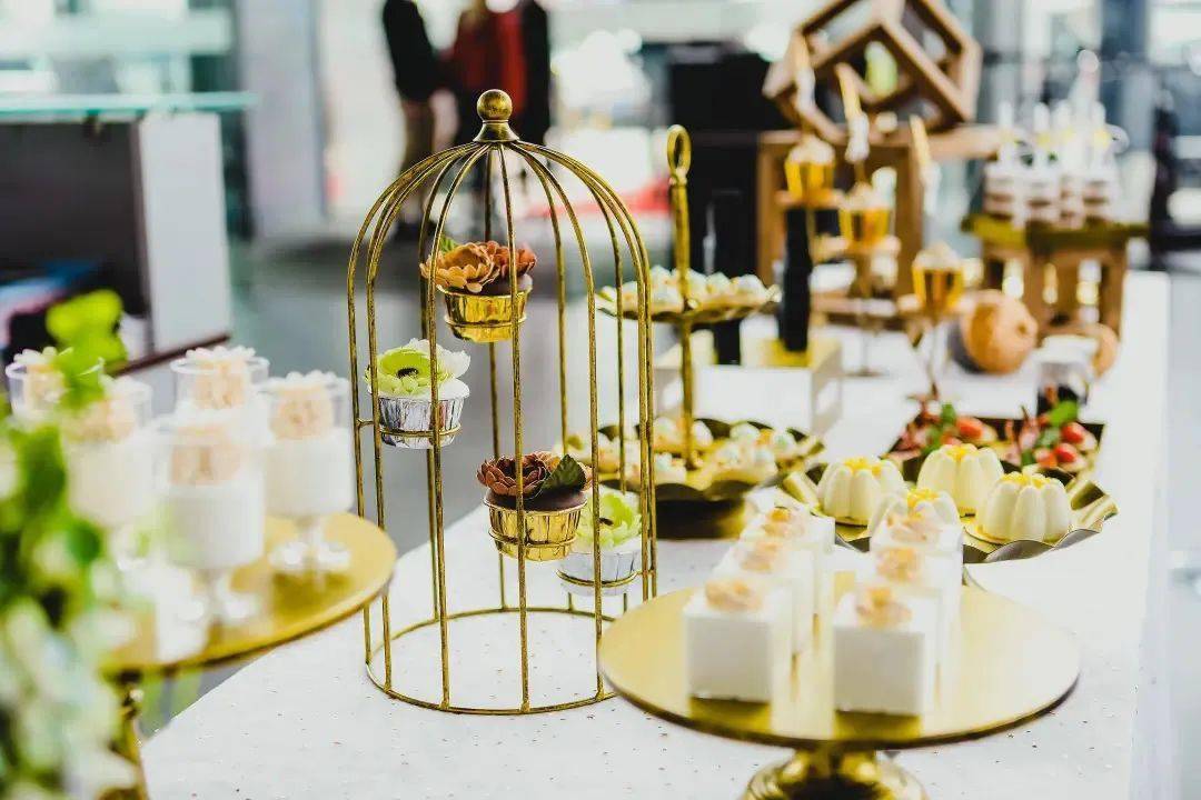 的精致茶歇难得的惬意时光,由此开始~新一代梅赛德斯-奔驰v级mpv*注