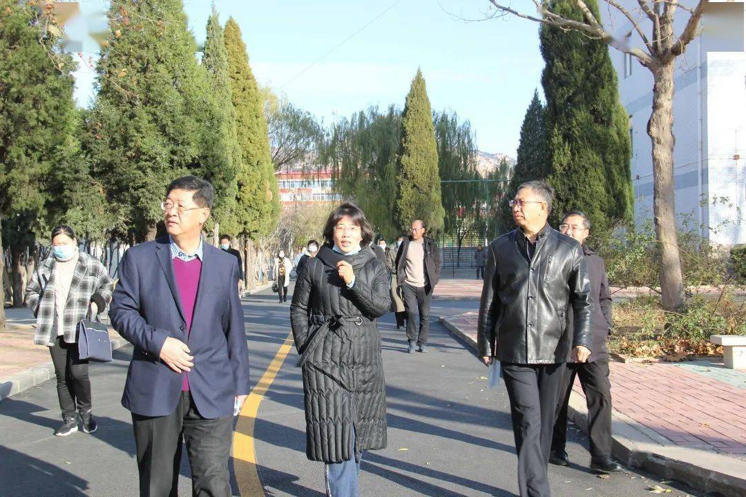 昌黎县政协领导一行到昌黎一中进行专题视察