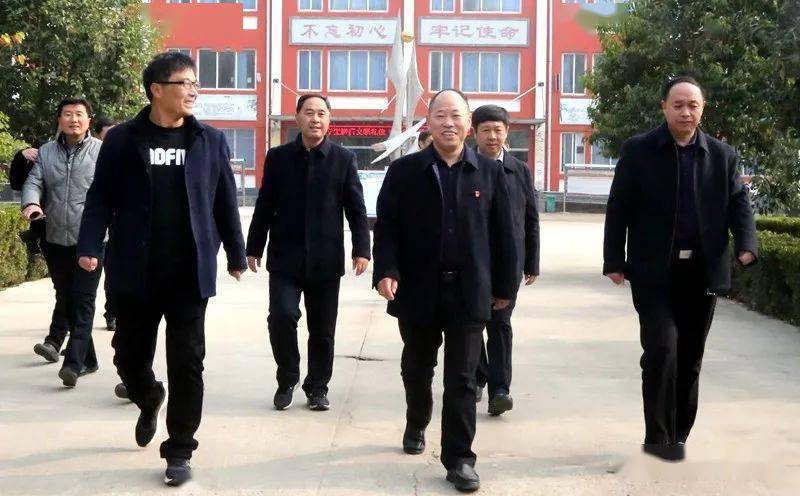 甘德建,吕登峰,宋春华在北舞渡镇中心学校督导甘德建,吕登峰,宋春华在