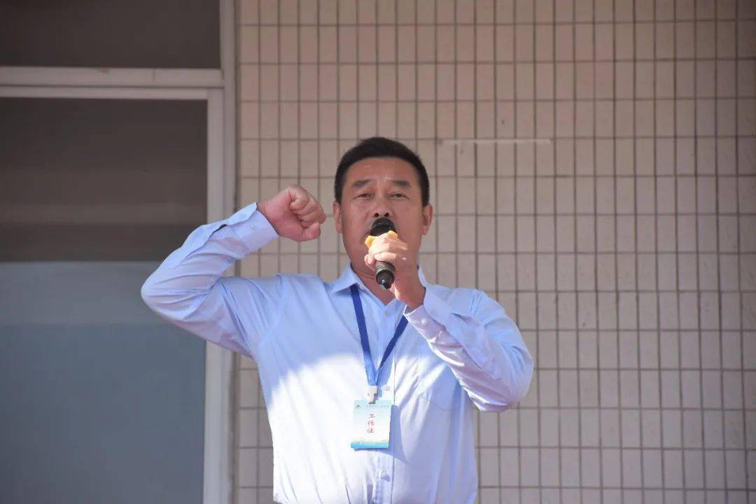 黄根林校长致辞学校创办人郑立平董事长与同学们合影会场掠影潮实盛宴
