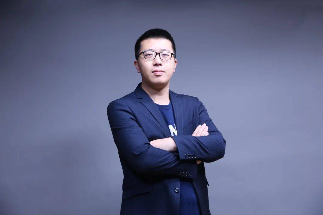 安一老师温和宽容,是您对学生的爱护;正直坚定,是您一直坚守的原则;"