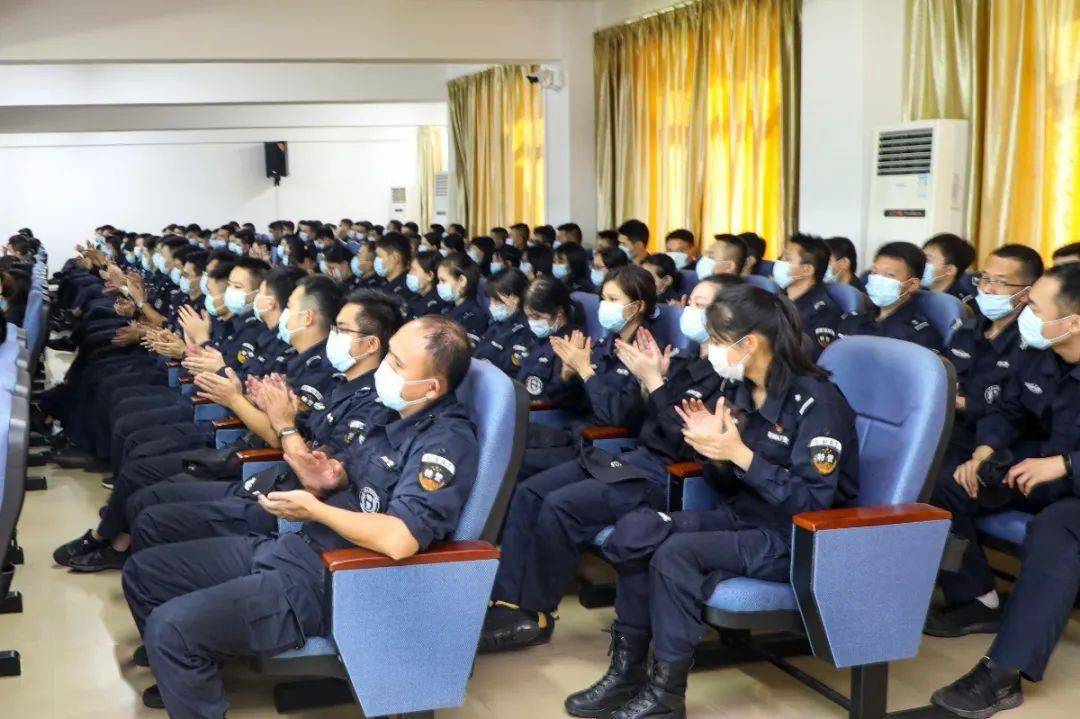 茂名公安创新警校特警融合新模式169名新警550天军事化磨练顺利结业