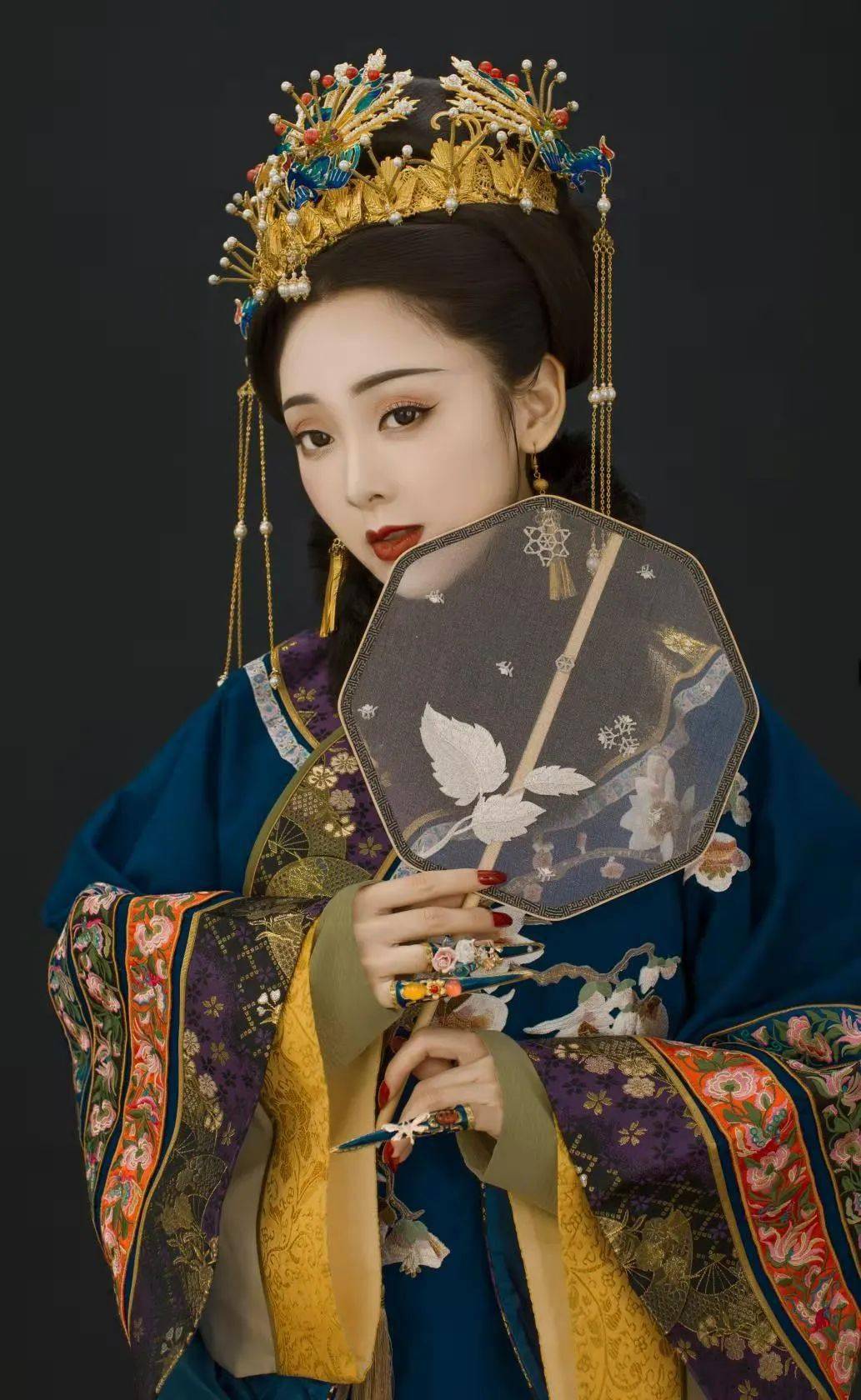 9元抢!两套服装 两套造型 专业摄影团队 ……,让你一秒变身古代女神!