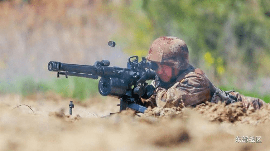 精度不够火力来凑武警部队在雪域高原苦练狙击榴