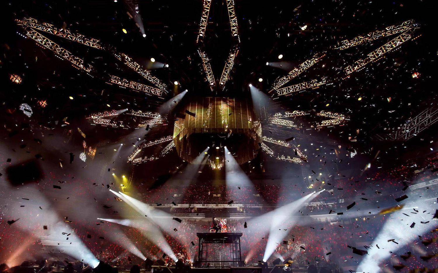 华晨宇历年来火星演唱会舞美回顾 期待来年能够与你在舞台相见_音乐