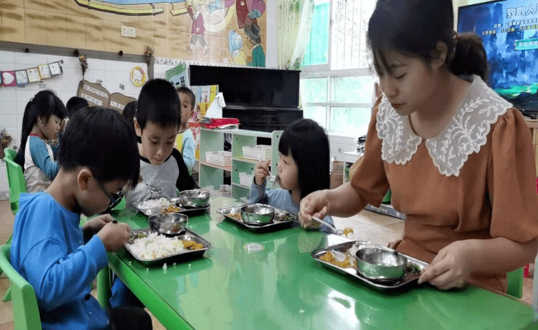 幼儿园陪餐活动美篇图片