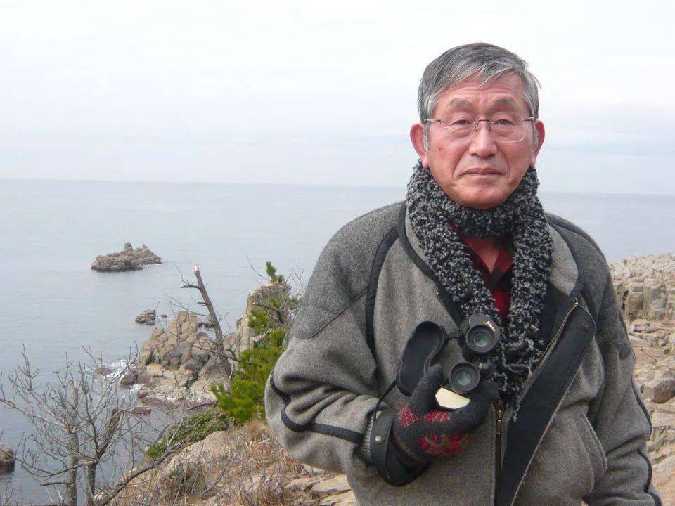 他在悬崖边守望 17 年,救下了 700 个想要轻生的人_茂幸雄