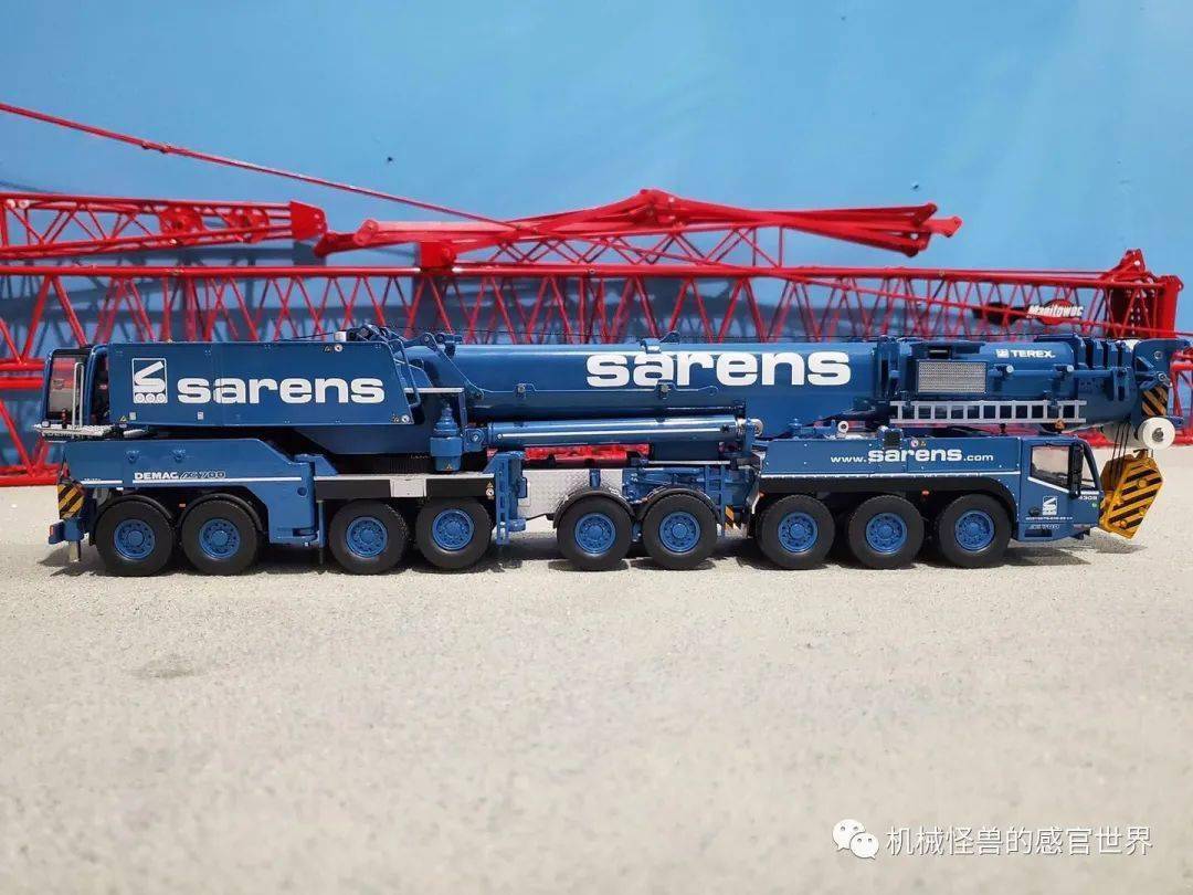 是因为边组模型边拍照片难以兼顾,很久没有人发重型吊车的组装过程了