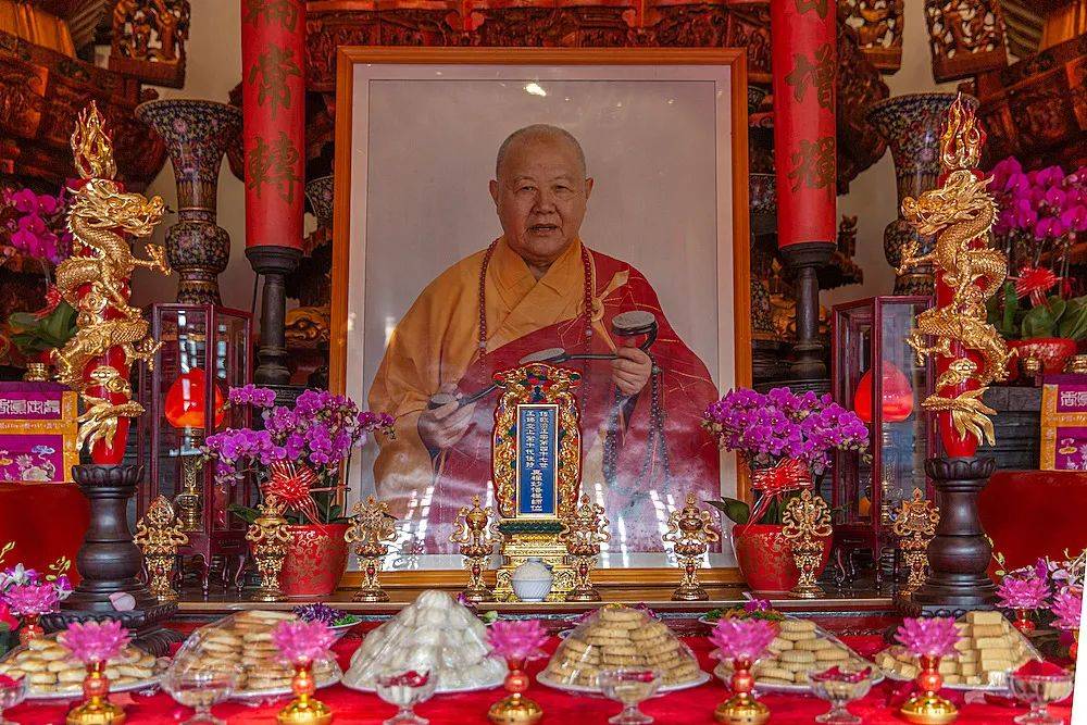 真如法雨滋江海禅比慈云济众群玉佛禅寺举行真禅长老圆寂二十五周年