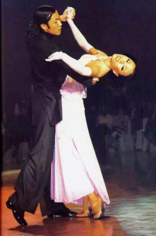 职业摩登冠军:李兆林/李小媛(1994年-厦门)第8届中国国际标准舞疥标