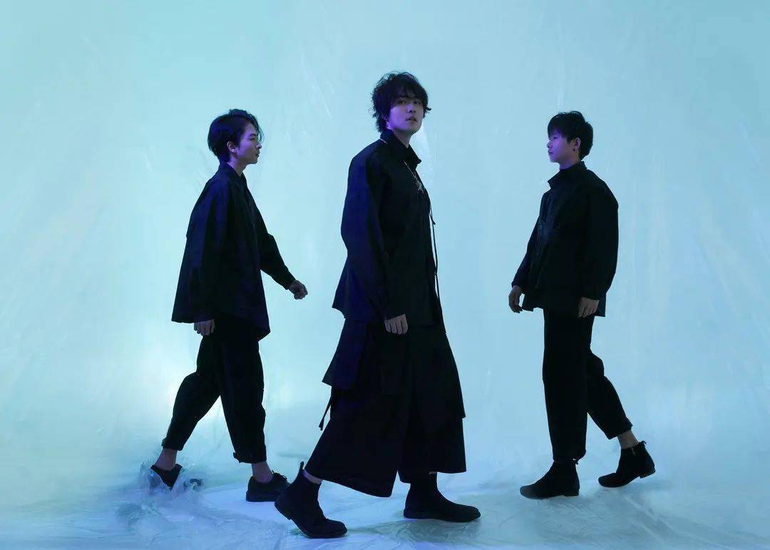 主唱鱼麦扣和吉他手bangbang相识并毕业于伯克利音乐