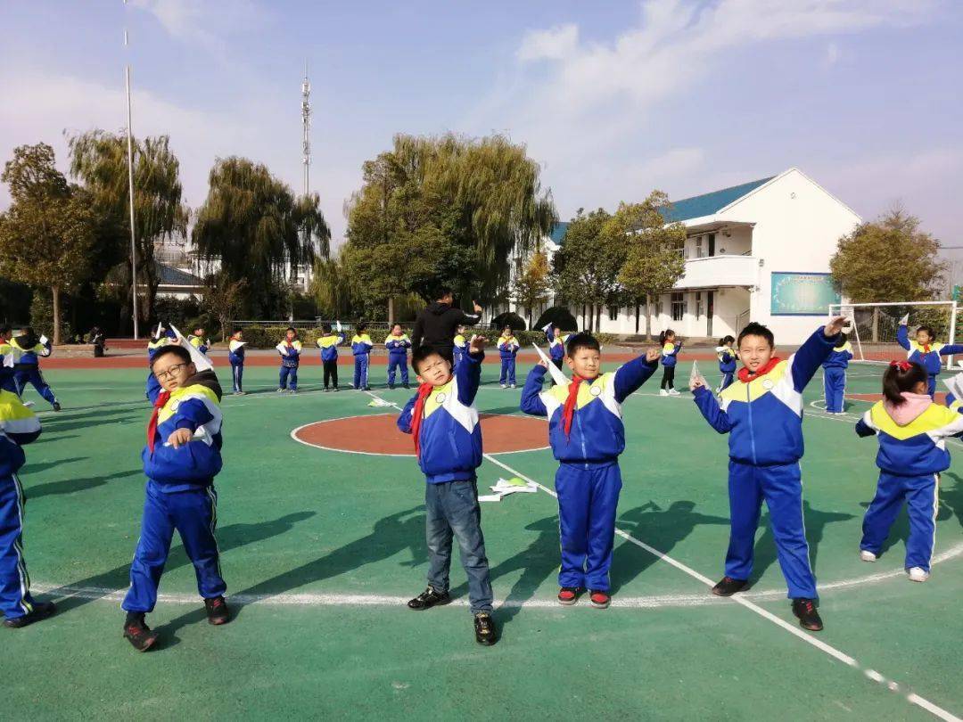 八里小学与扬子津小学联合开展体育教研活动