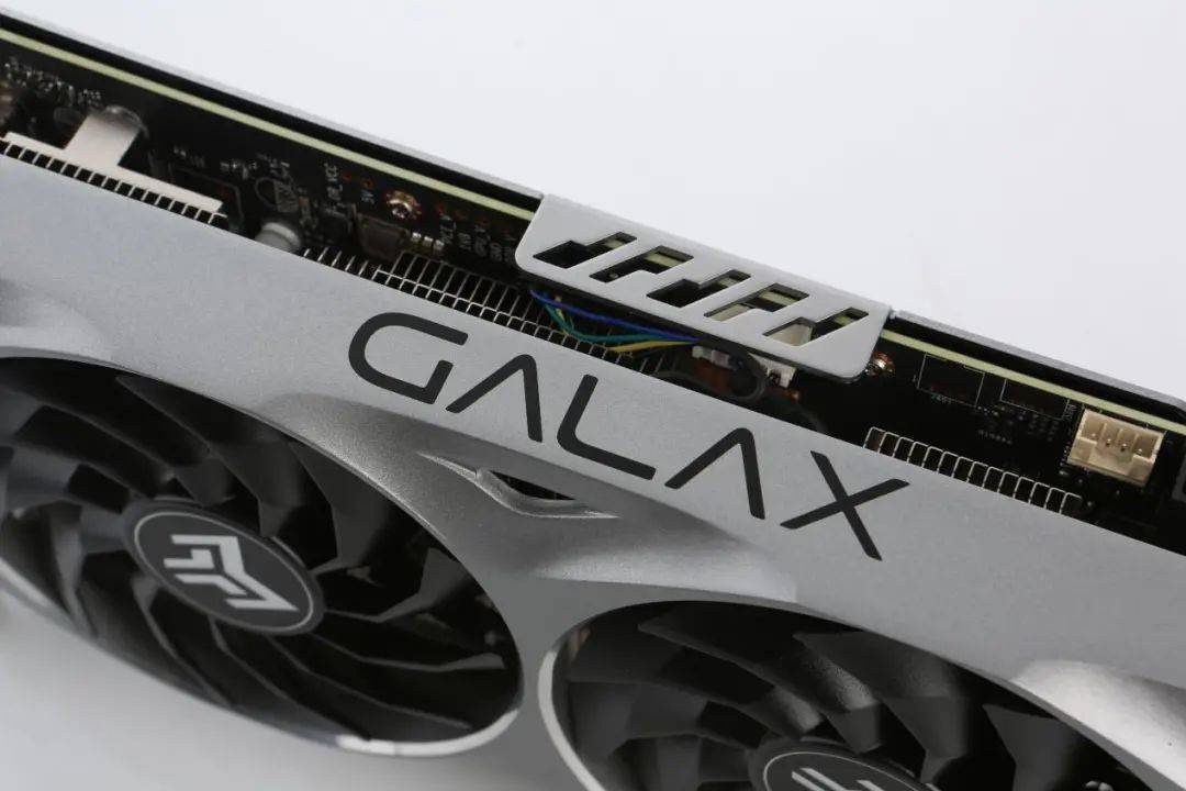 银装坚甲,"勇者"之心 影驰geforce rtx 3060 ti金属大师oc_手机搜狐网