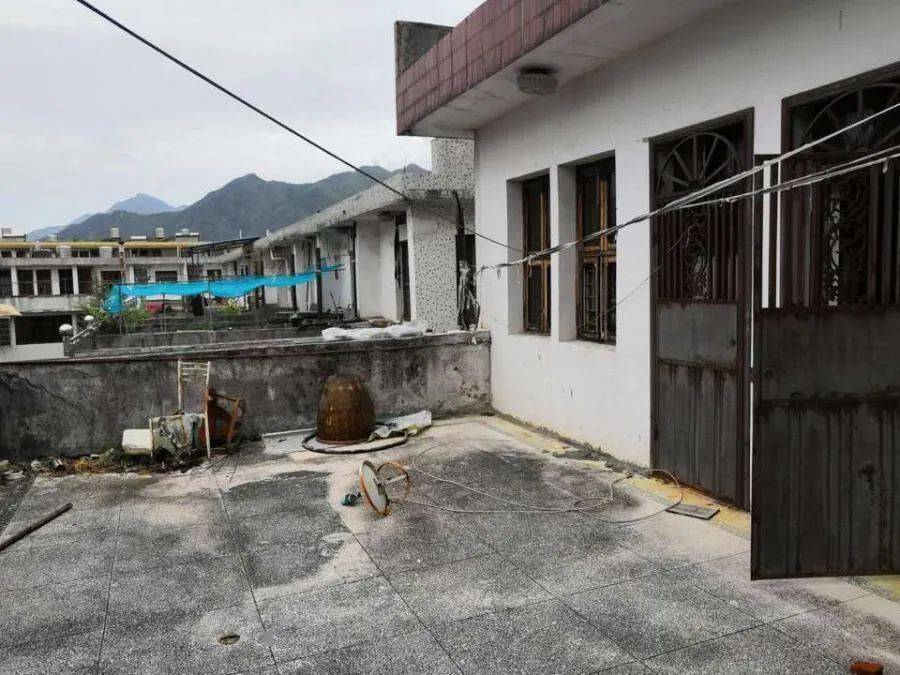 桥头商一街一通天房被查封拍卖起价106万