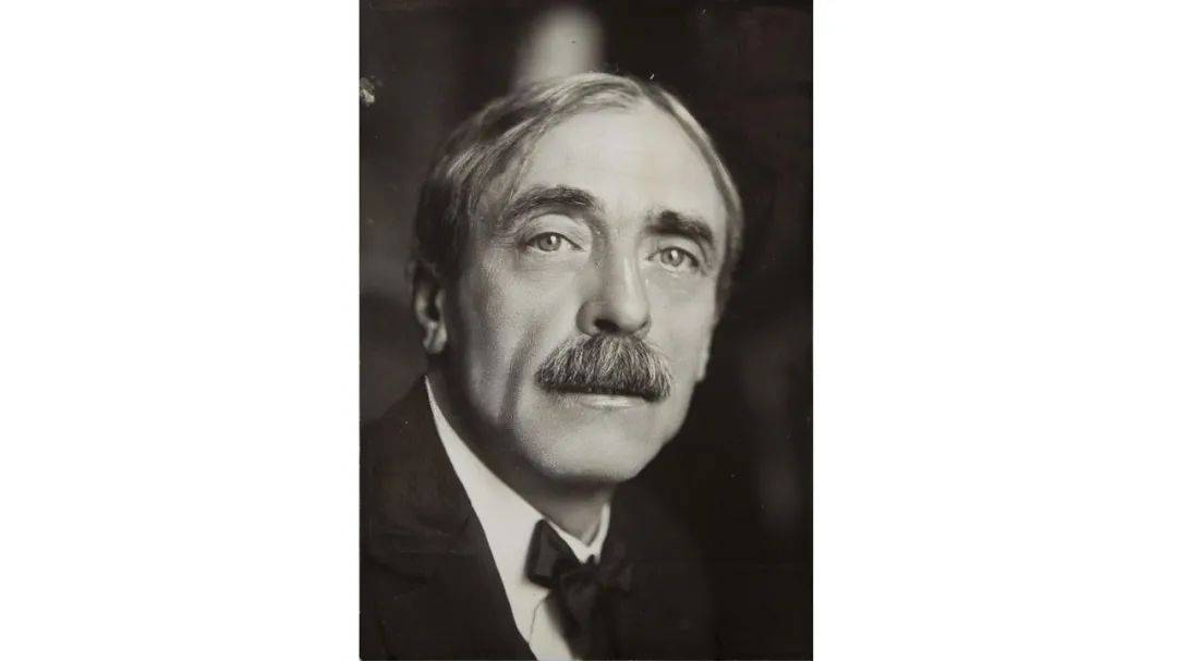 他将自己交托于灵魂自由这骇人的规则