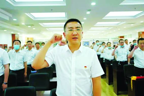 谢晗75后的中共党员李博现任辽宁盖州农村商业银行股份有限公司党委