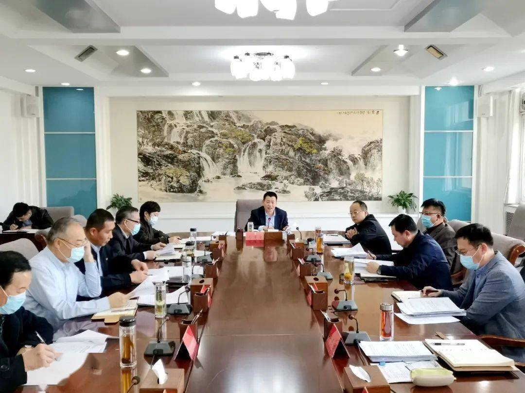 惊心承德县一辆危险品运输车发生泄露承德县委书记齐建文主持召开县委