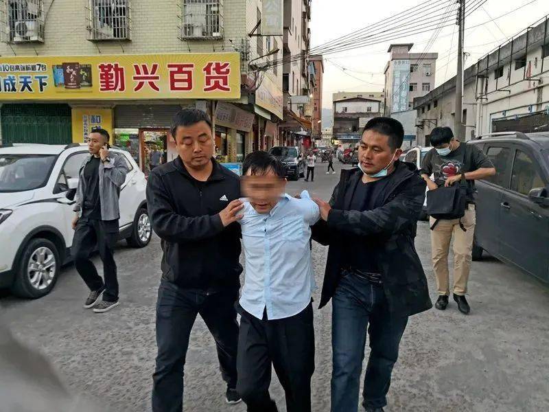 近日,泾县高铁站惊现杀人犯!