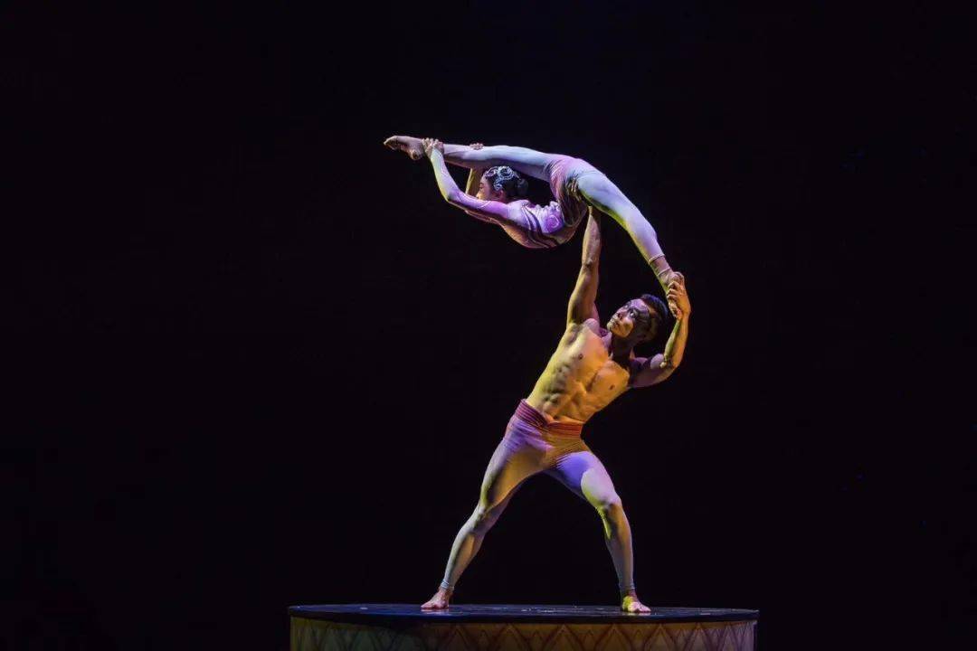 今日演出诚邀您亲临一场江南韵味的杂技歌舞综艺晚会浙在春风里