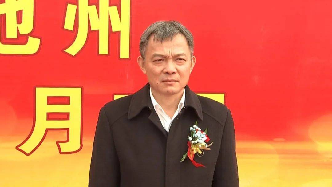 董事长高登榜,市长操龙灿,海螺集团总经理任勇,市领导金庆丰,张夏林