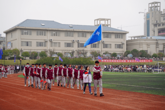 嘉鱼南嘉中学10岁了这两天真热闹